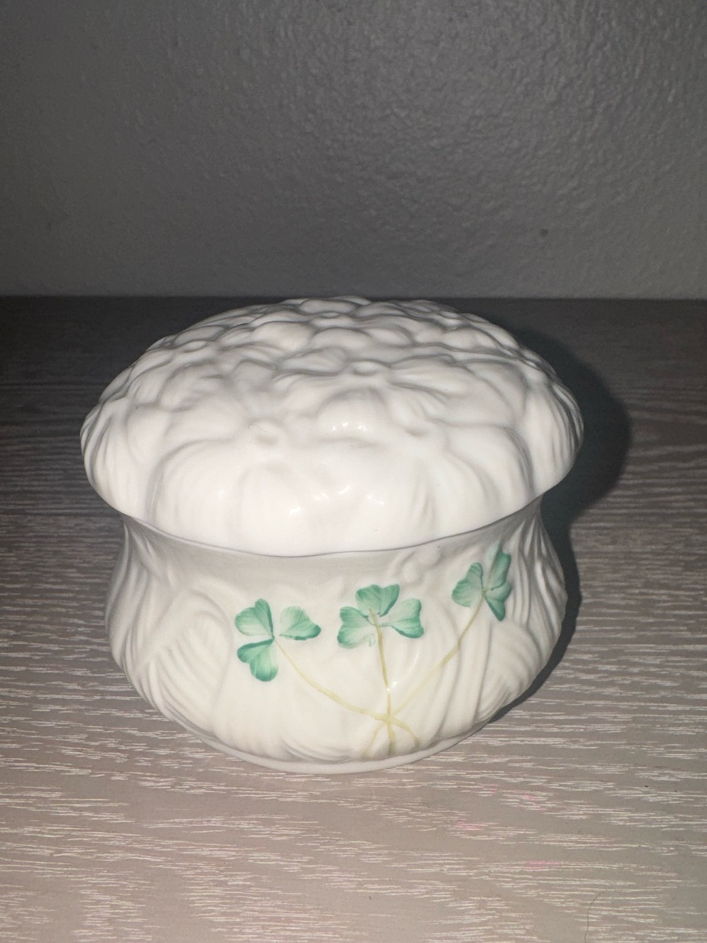 Belleek fine Parian, Vtg daisy Shamrock Trinket Box with lid